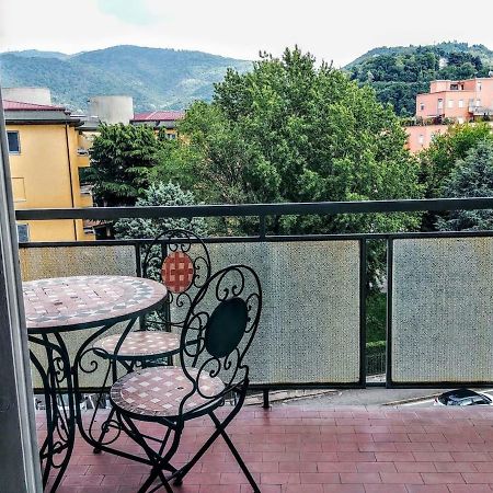 Appartamento Con Terrazzo Zona Ospedale Civile เบรเชีย ภายนอก รูปภาพ