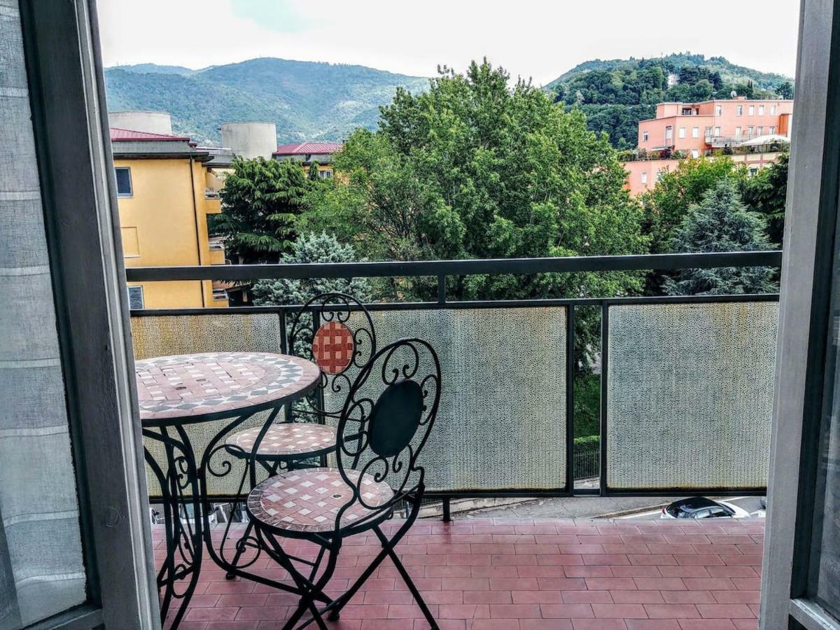 Appartamento Con Terrazzo Zona Ospedale Civile เบรเชีย ภายนอก รูปภาพ