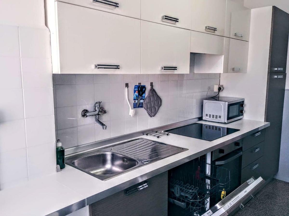 Appartamento Con Terrazzo Zona Ospedale Civile เบรเชีย ภายนอก รูปภาพ