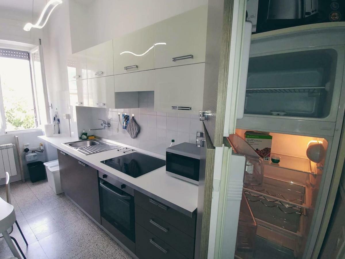 Appartamento Con Terrazzo Zona Ospedale Civile เบรเชีย ภายนอก รูปภาพ